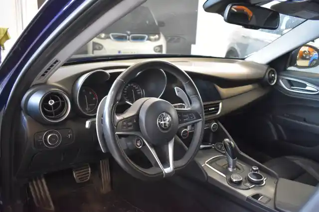 Sininen Sedan, Alfa Romeo Giulia – ZLE-656