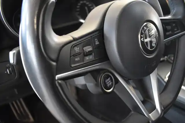 Sininen Sedan, Alfa Romeo Giulia – ZLE-656