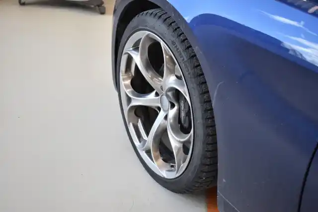 Sininen Sedan, Alfa Romeo Giulia – ZLE-656