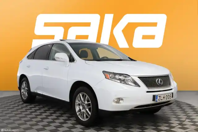 Valkoinen Maastoauto, Lexus RX – ZLH-205