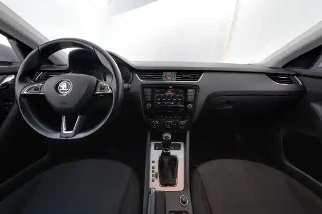 Harmaa Farmari, Skoda Octavia – ZLK-252