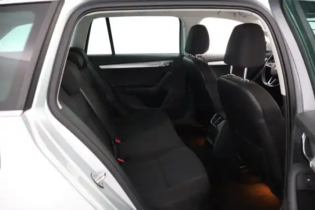 Harmaa Farmari, Skoda Octavia – ZLK-252