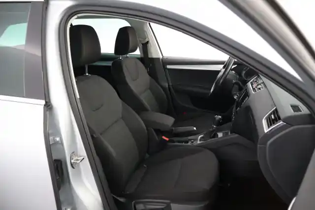 Harmaa Farmari, Skoda Octavia – ZLK-252