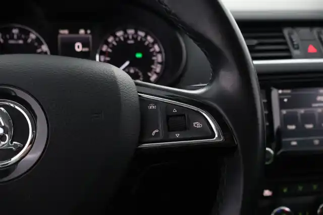 Harmaa Farmari, Skoda Octavia – ZLK-252