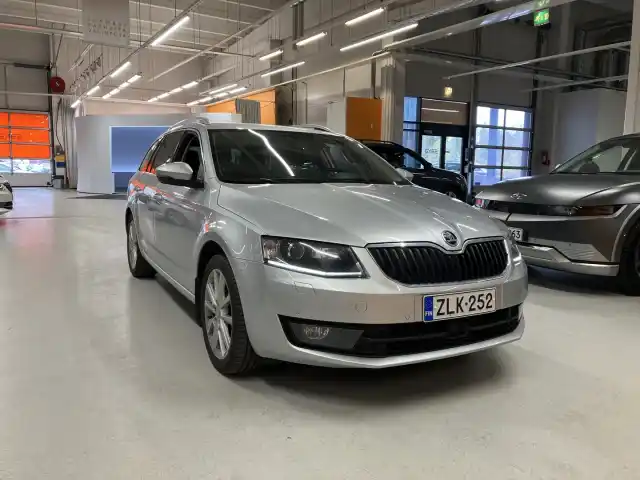 Harmaa Farmari, Skoda Octavia – ZLK-252