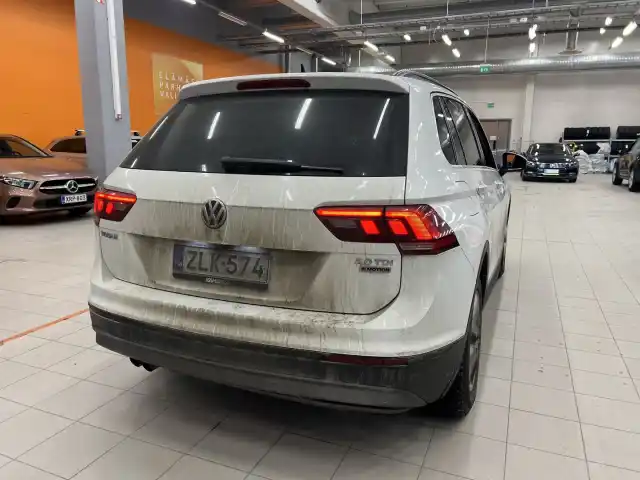 Valkoinen Maastoauto, Volkswagen Tiguan – ZLK-574