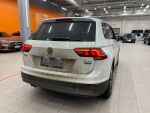 Valkoinen Maastoauto, Volkswagen Tiguan – ZLK-574, kuva 3