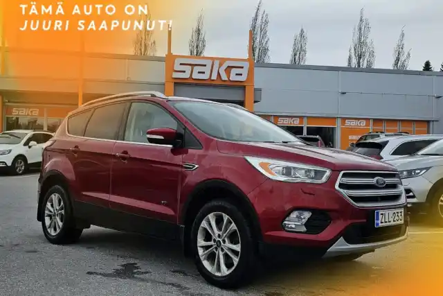 Punainen Maastoauto, Ford Kuga – ZLL-233