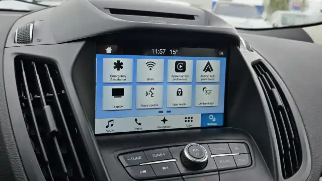 Punainen Maastoauto, Ford Kuga – ZLL-233