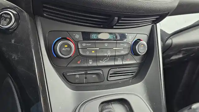 Punainen Maastoauto, Ford Kuga – ZLL-233