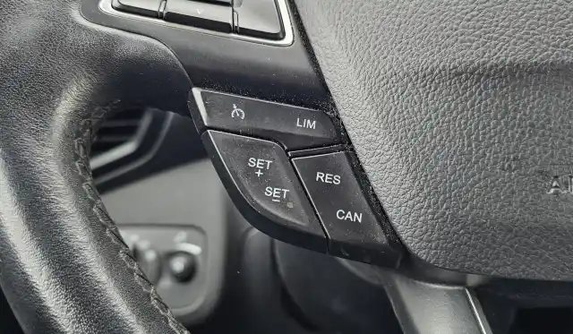 Punainen Maastoauto, Ford Kuga – ZLL-233