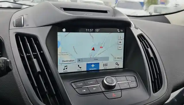 Punainen Maastoauto, Ford Kuga – ZLL-233
