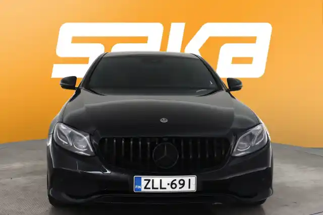 Musta Sedan, Mercedes-Benz E – ZLL-691