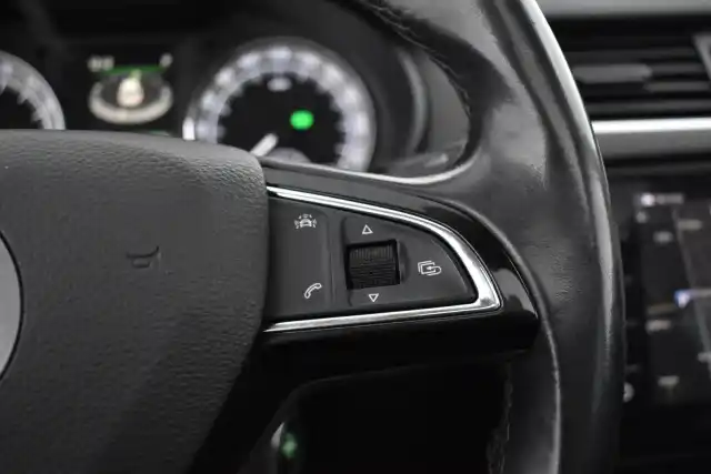 Harmaa Farmari, Skoda Octavia – ZLM-183