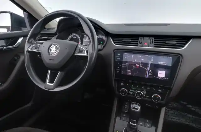 Harmaa Farmari, Skoda Octavia – ZLM-183