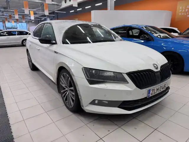 Valkoinen Sedan, Skoda Superb – ZLM-248