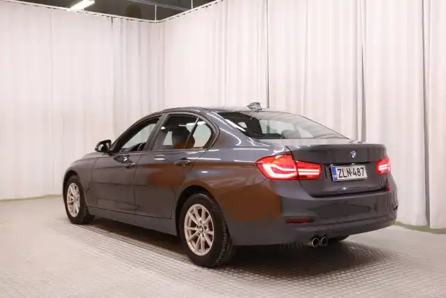 Harmaa Sedan, BMW 320 – ZLN-487