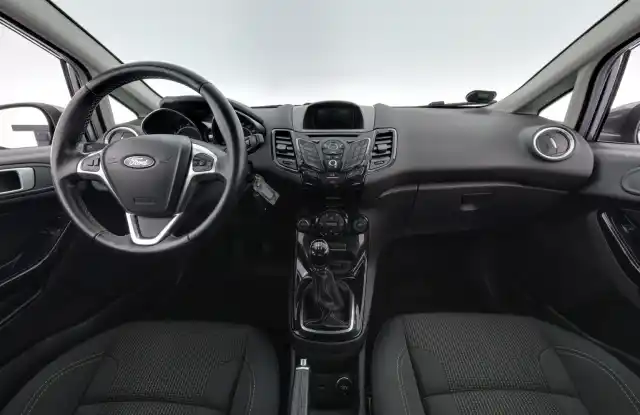 Harmaa Viistoperä, Ford Fiesta – ZLN-590