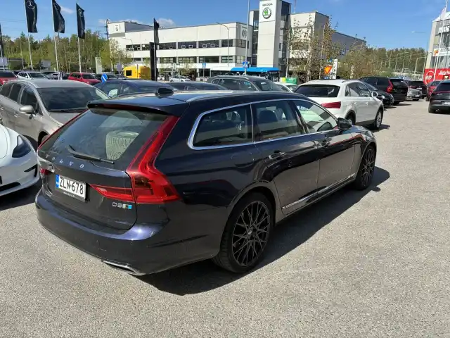 Sininen Farmari, Volvo V90 – ZLN-678