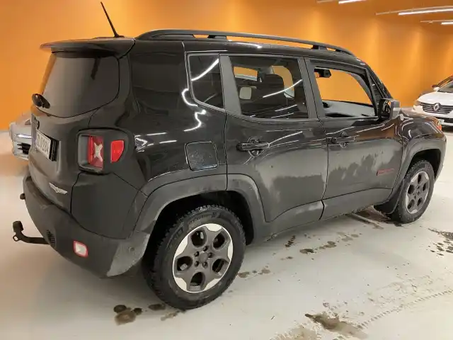 Musta Maastoauto, Jeep Renegade – ZLO-284