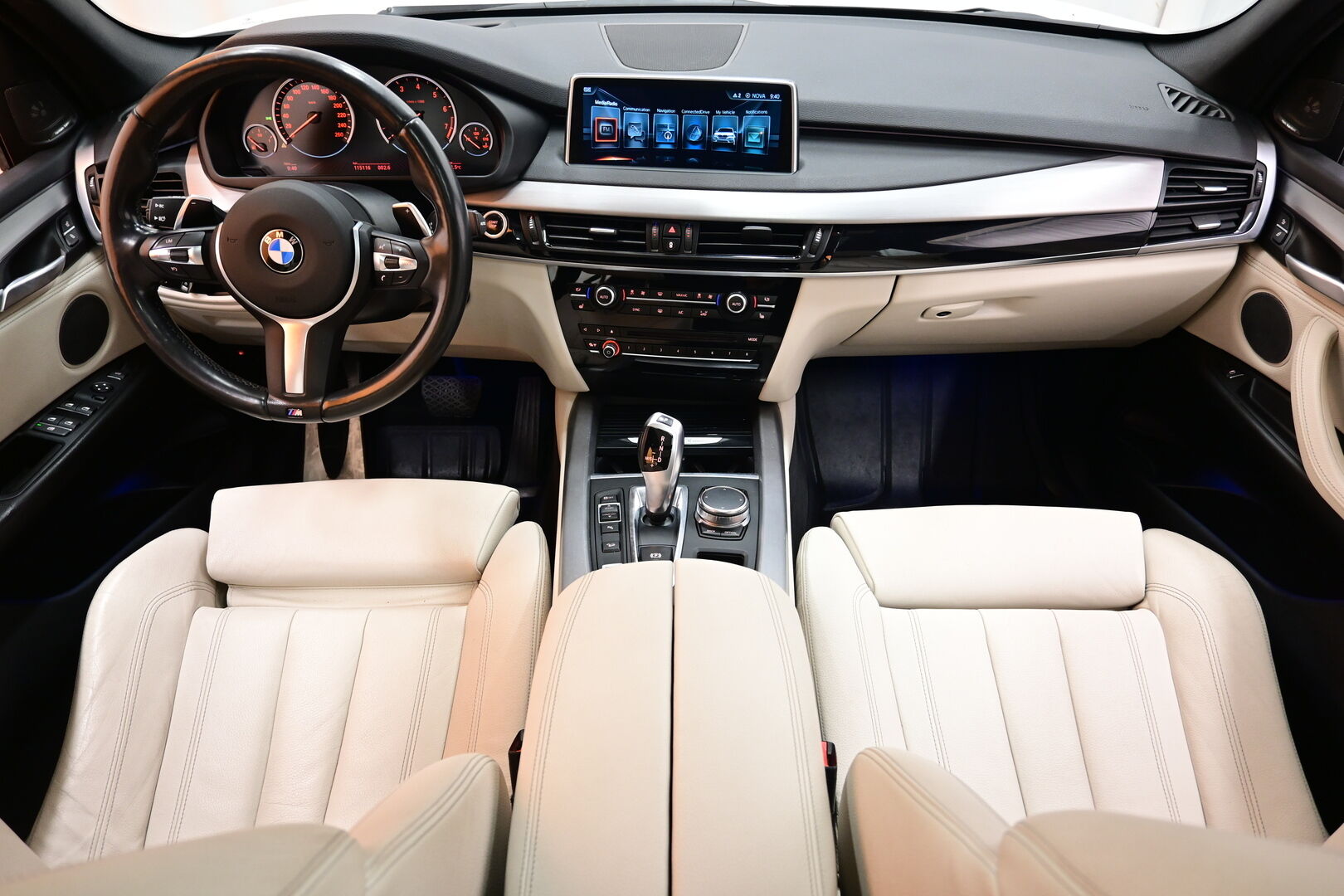 Valkoinen Maastoauto, BMW X5 – ZLO-482