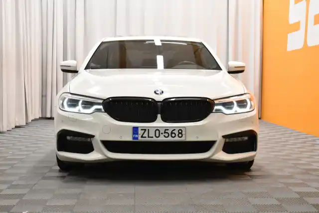 Valkoinen Sedan, BMW 520 – ZLO-568