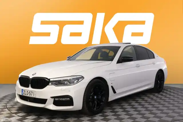 Valkoinen Sedan, BMW 530 – ZLO-571