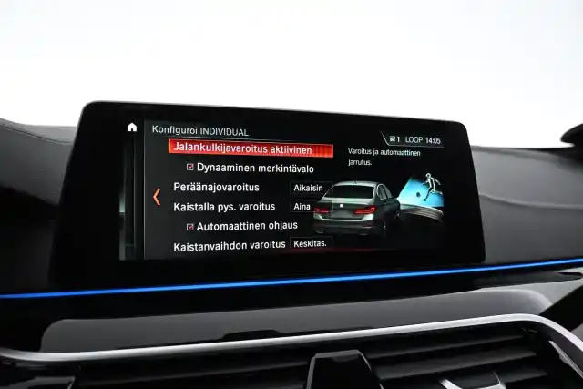 Valkoinen Sedan, BMW 530 – ZLO-571