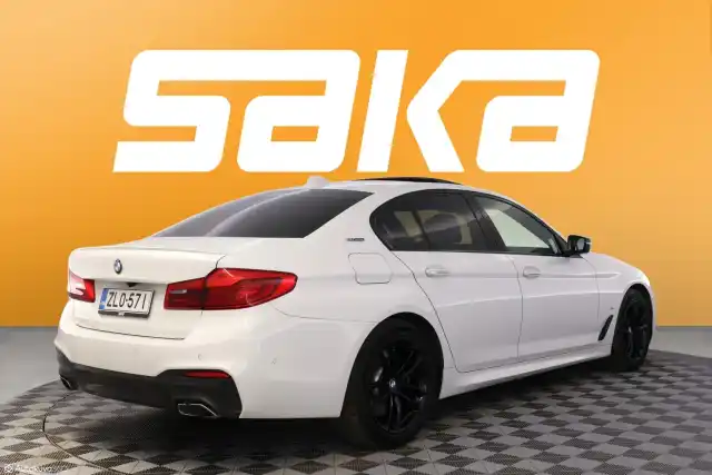 Valkoinen Sedan, BMW 530 – ZLO-571