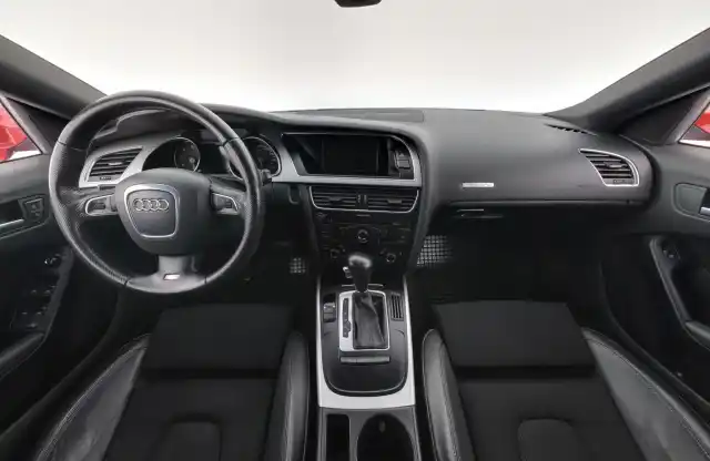 Punainen Viistoperä, Audi A5 – ZLO-932