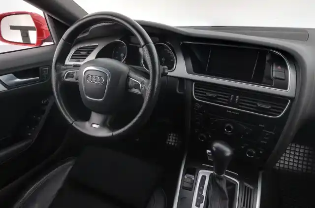 Punainen Viistoperä, Audi A5 – ZLO-932