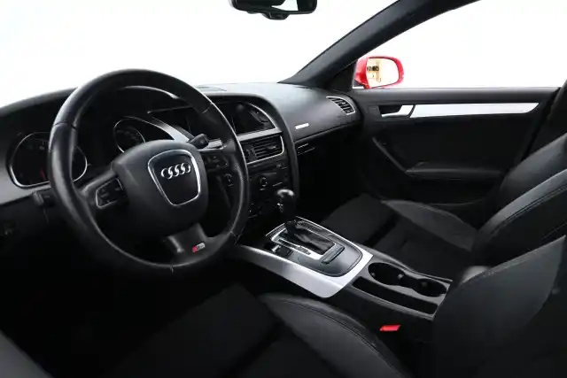 Punainen Viistoperä, Audi A5 – ZLO-932