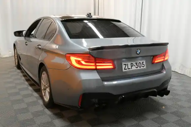 Harmaa Sedan, BMW 520 – ZLP-305