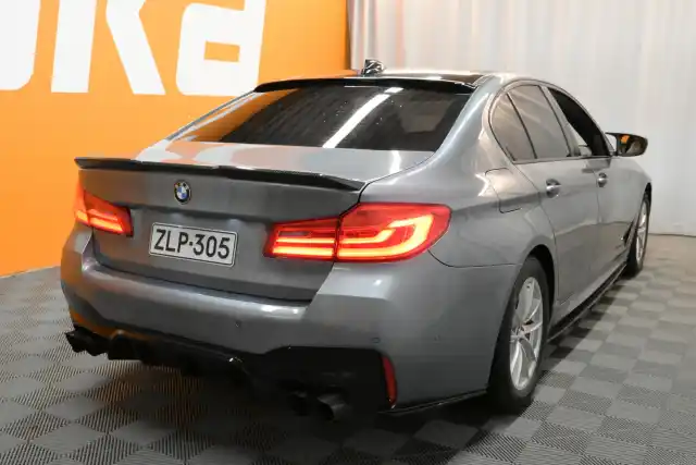 Harmaa Sedan, BMW 520 – ZLP-305