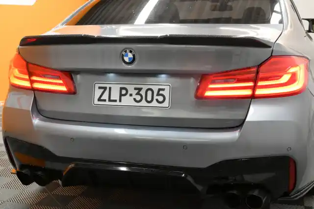 Harmaa Sedan, BMW 520 – ZLP-305