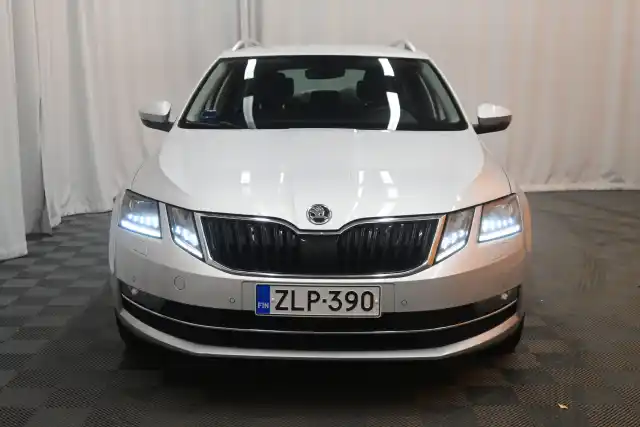 Harmaa Farmari, Skoda Octavia – ZLP-390