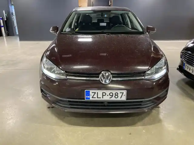 Violetti Viistoperä, Volkswagen Golf – ZLP-987