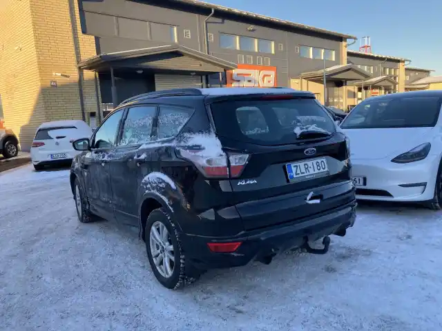 Musta Maastoauto, Ford Kuga – ZLR-180