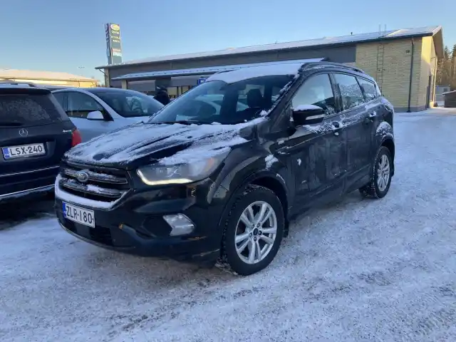 Musta Maastoauto, Ford Kuga – ZLR-180