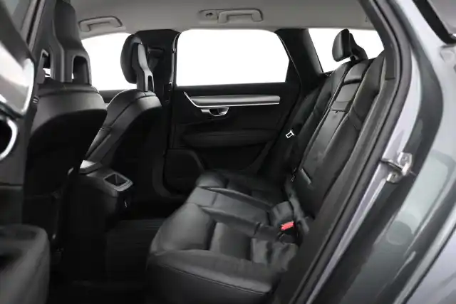 Harmaa Farmari, Volvo V90 – ZLR-996