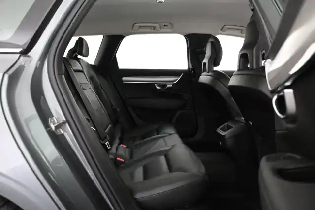 Harmaa Farmari, Volvo V90 – ZLR-996