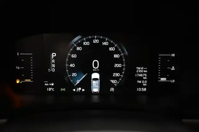 Harmaa Farmari, Volvo V90 – ZLR-996