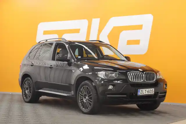 Musta Maastoauto, BMW X5 – ZLT-605