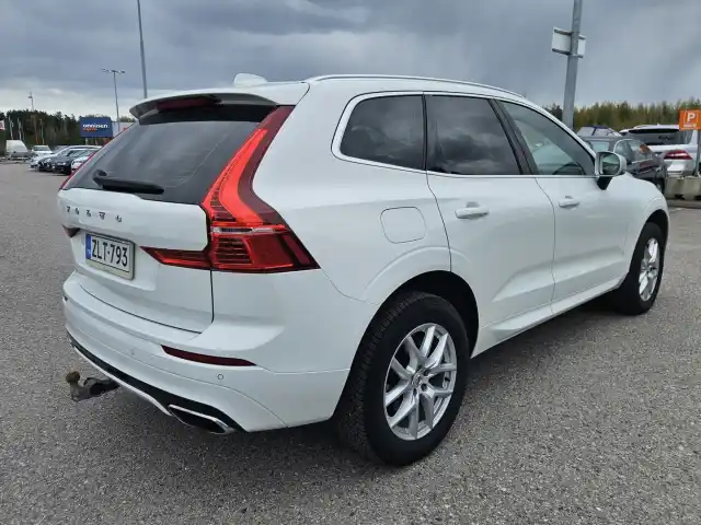 Valkoinen Maastoauto, Volvo XC60 – ZLT-793