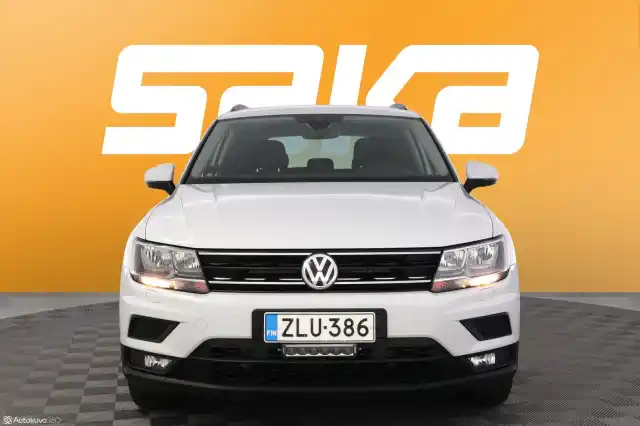 Valkoinen Maastoauto, Volkswagen Tiguan – ZLU-386