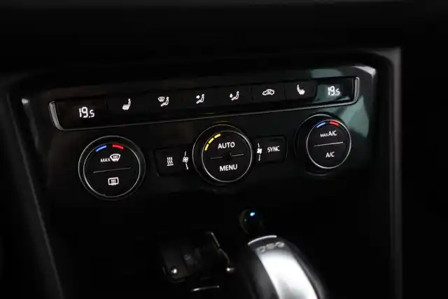 Valkoinen Maastoauto, Volkswagen Tiguan – ZLU-386