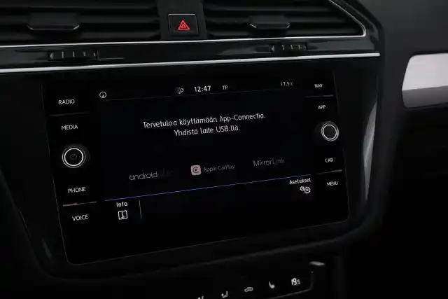 Valkoinen Maastoauto, Volkswagen Tiguan – ZLU-386
