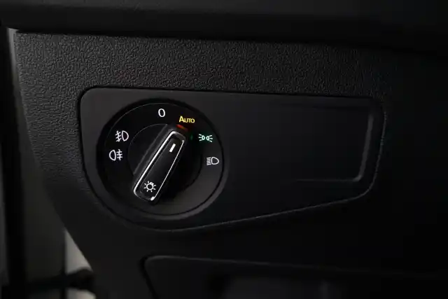 Valkoinen Maastoauto, Volkswagen Tiguan – ZLU-386