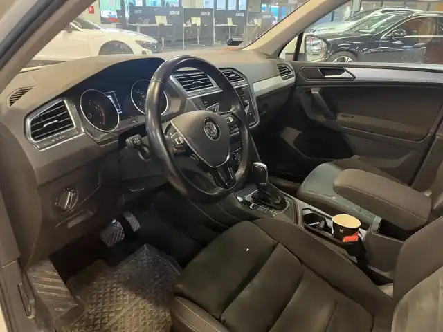 Valkoinen Maastoauto, Volkswagen Tiguan – ZLU-386