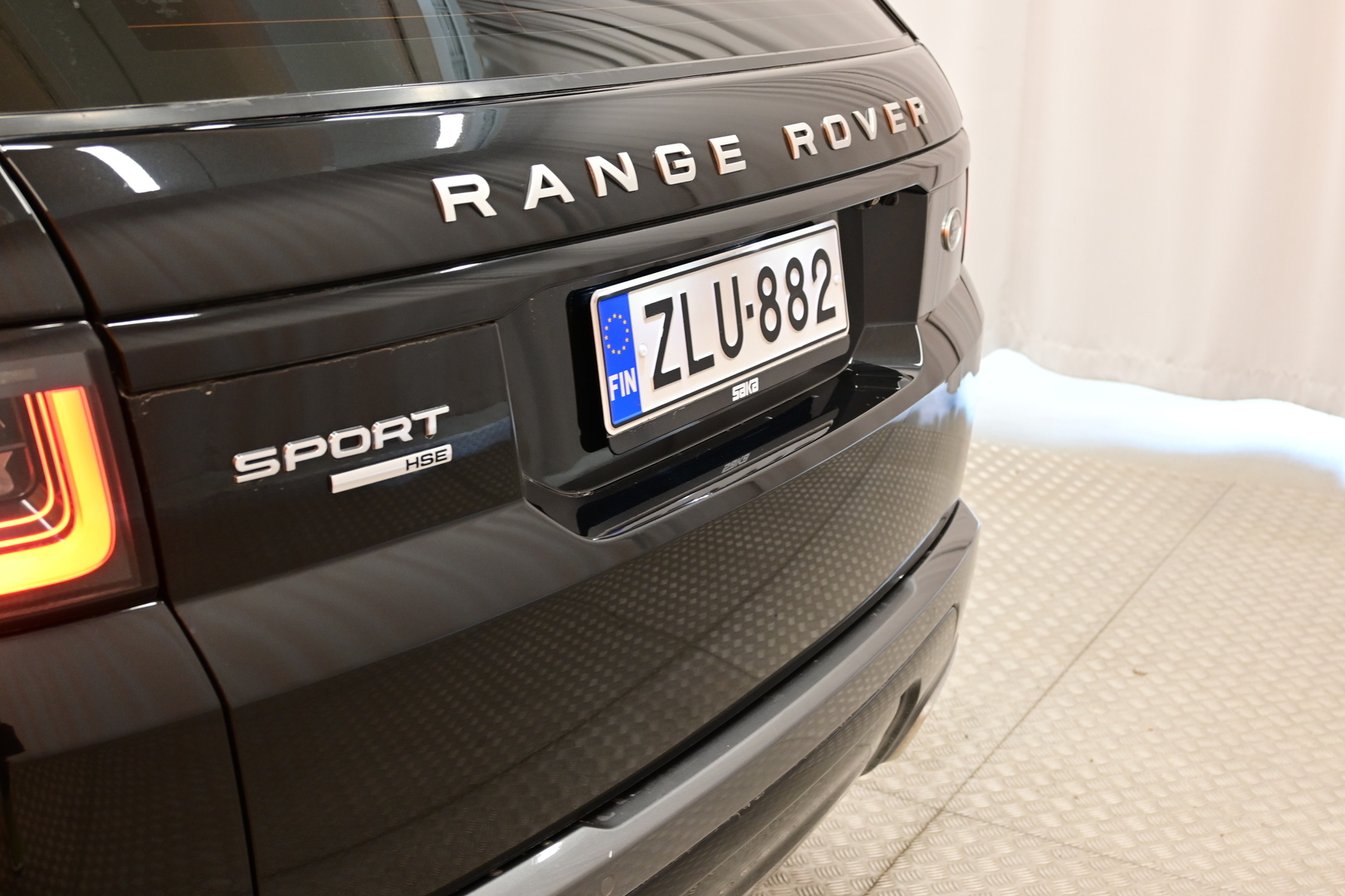 Musta Maastoauto, Land Rover Range Rover Sport – ZLU-882